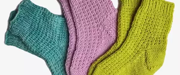Kindersocken stricken mit einem einfachen Muster